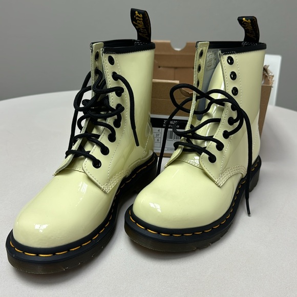 NWOT Dr Martens boots 🥾 - Picture 4 of 9